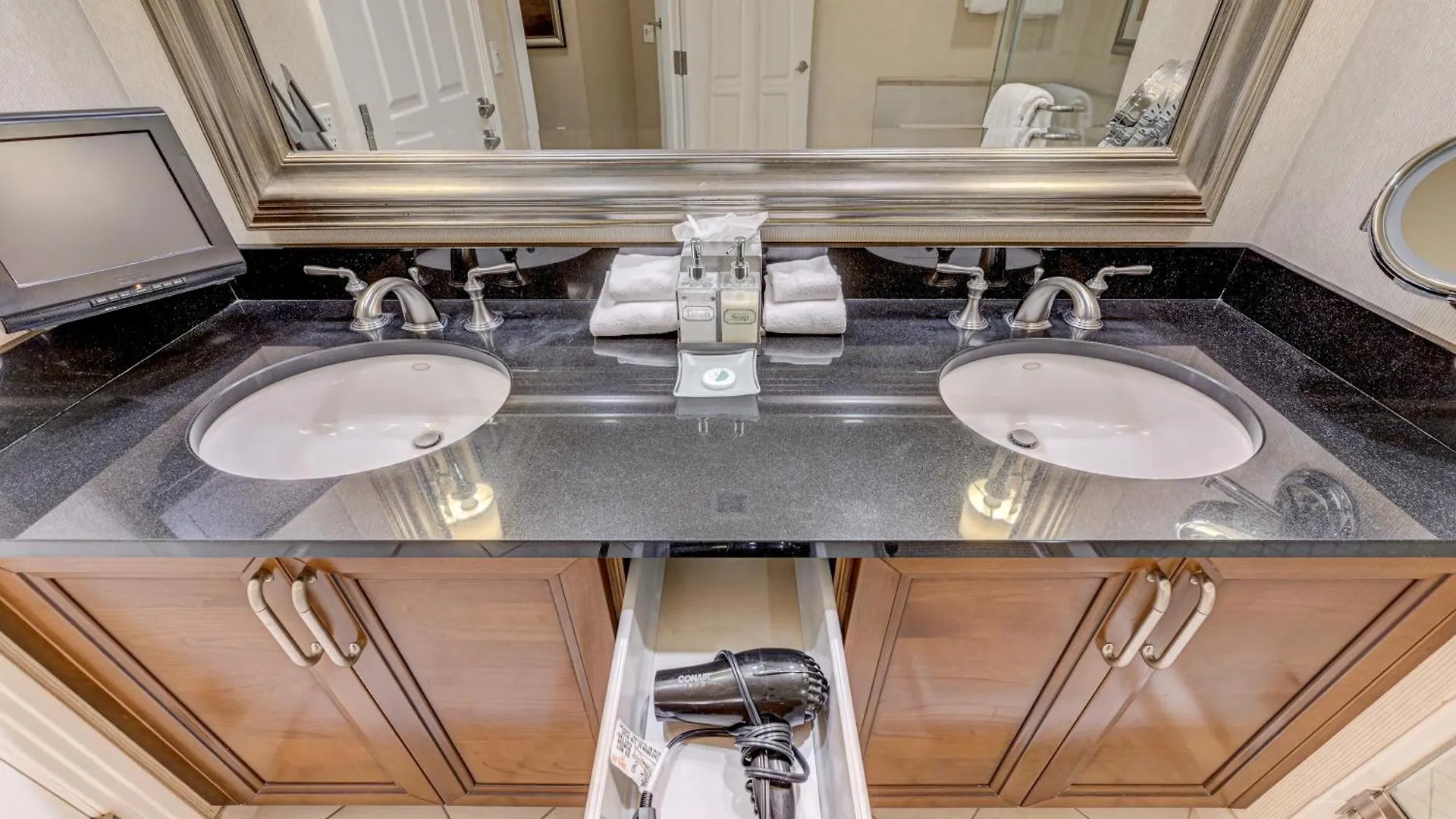 Luxury Studio Mgm Signature, Great Location, Lazy River, No Resort Fees Las Vegas Apartment