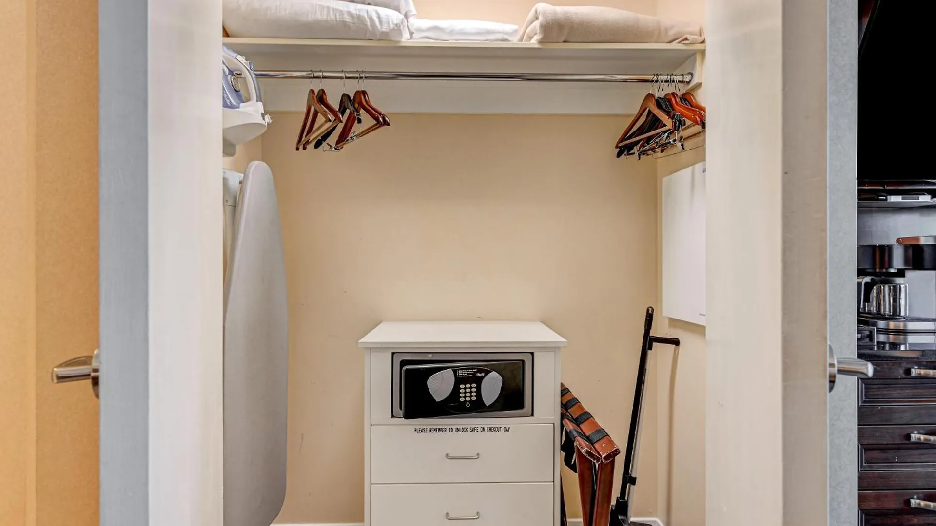 Luxury Studio Mgm Signature, Great Location, Lazy River, No Resort Fees Las Vegas Apartment