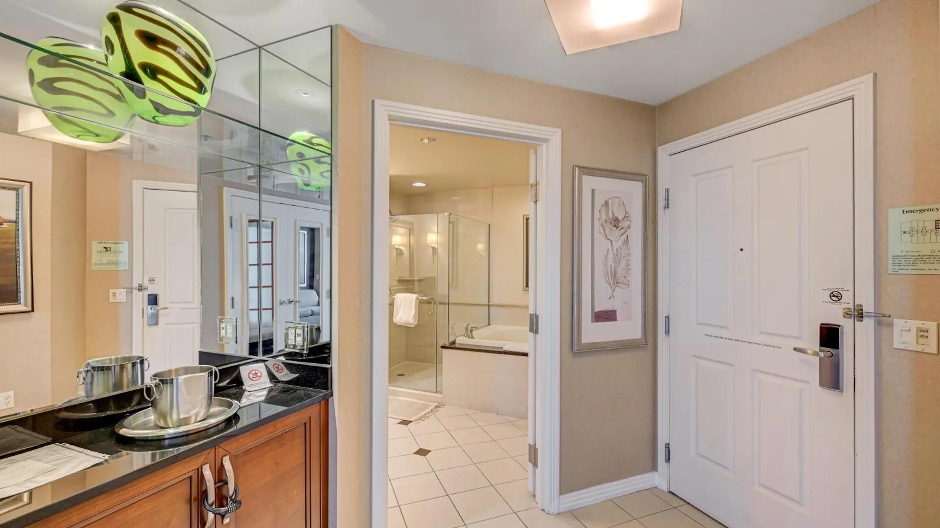 Luxury Studio Mgm Signature, Great Location, Lazy River, No Resort Fees 拉斯维加斯 0*,  美国
